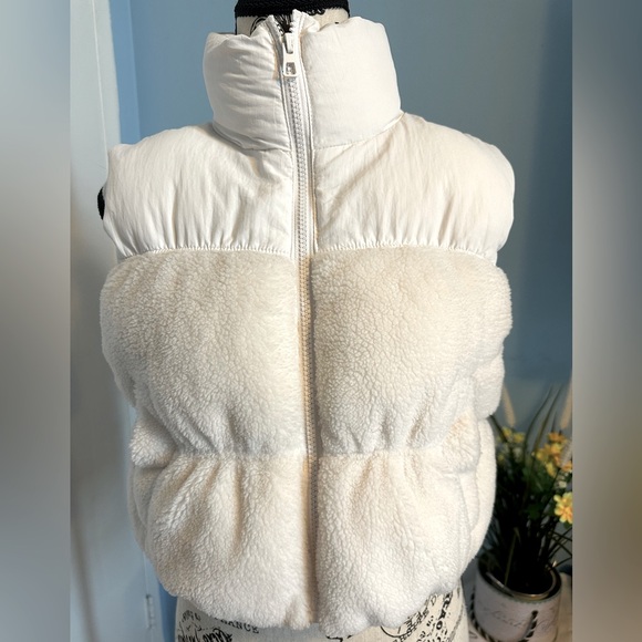 Puffer Vest - Picture 5 of 11